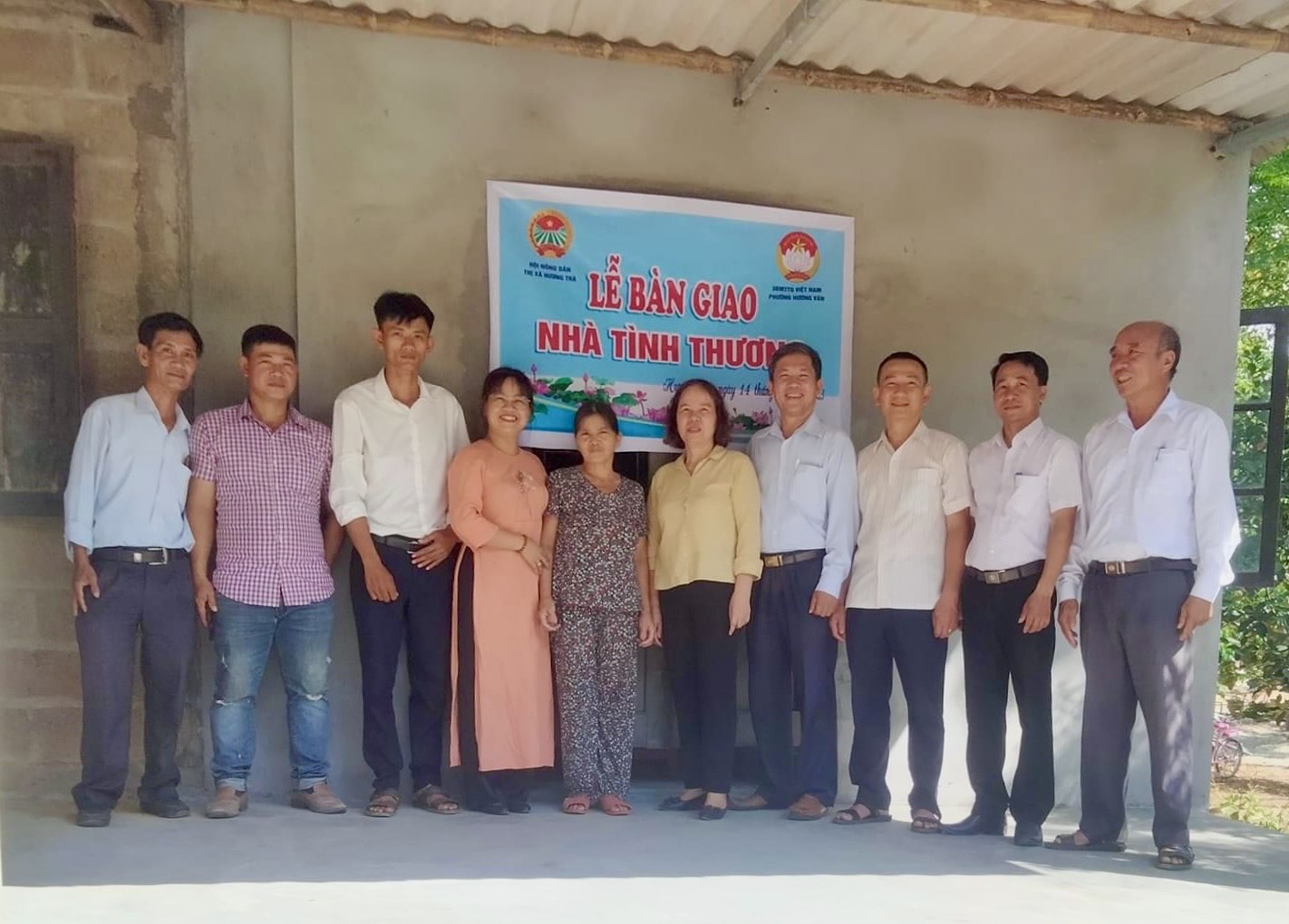 Hội Nông dân thị xã Hương Trà bàn giao nhà tình thương cho hội viên